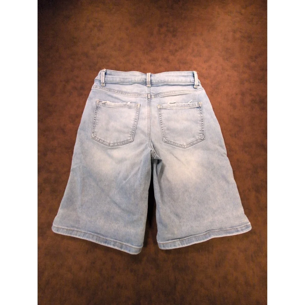 Maurices M Jeans Everflex Light Wash Distressed High Rise Bermuda Shorts Size 6